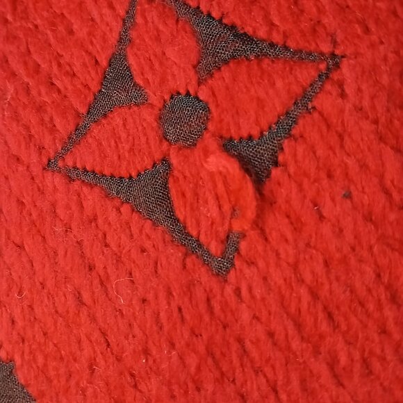 LOUIS VUITTON LV Classic Luxury Vintage Red Black Wool & Silk Monogram Scarf - Picture 12 of 15